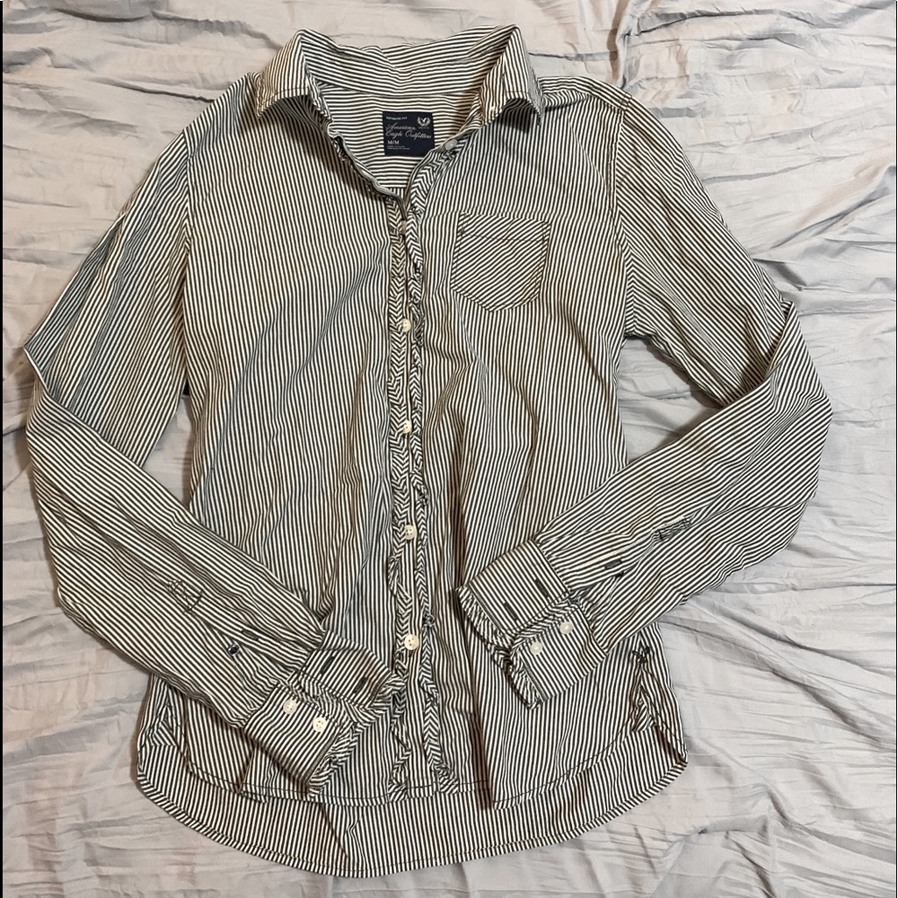 American Eagle button up blouse. Size M